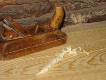 Holzhocker schwer und rustikal 33 cm, ( märkische Kiefer )